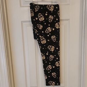 Black and Gold Printed Leggings